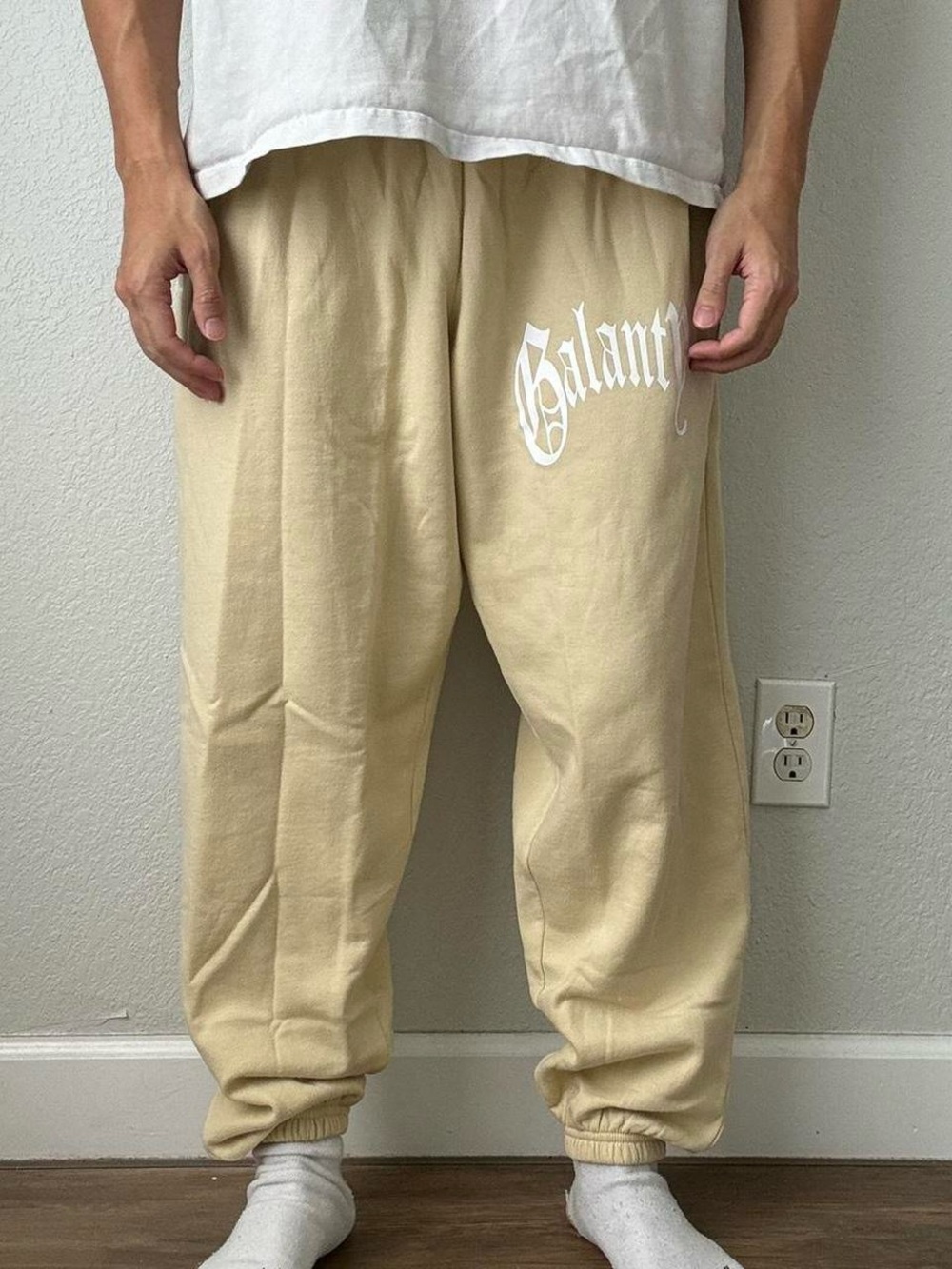 Galanty Logo Essential Graphics Cream Sweatpants